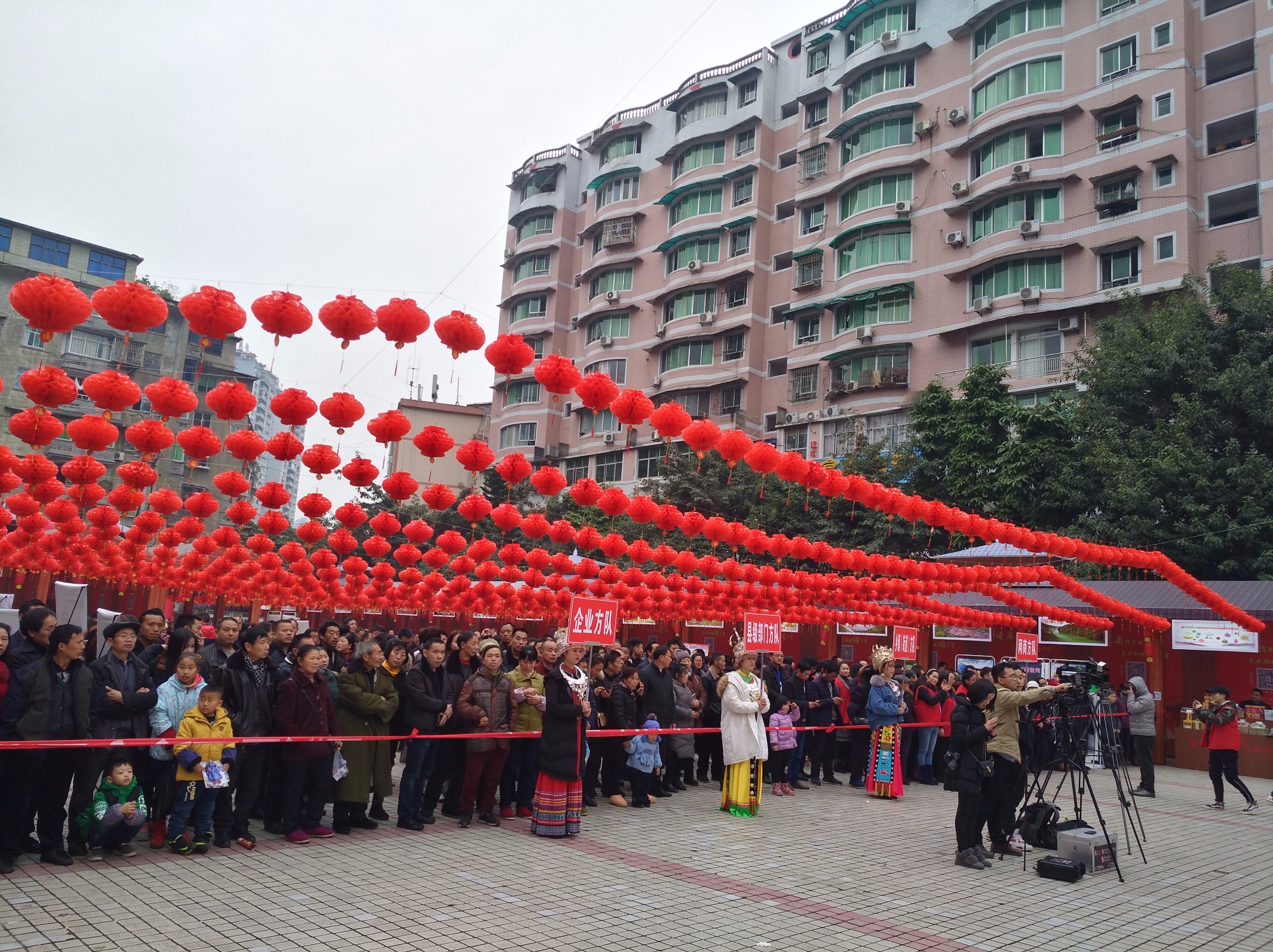 彭水電商扶貧獻(xiàn)愛心——扶貧活動(dòng)設(shè)計(jì)搭建